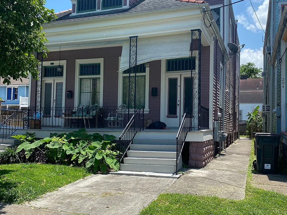 200 S Scott St