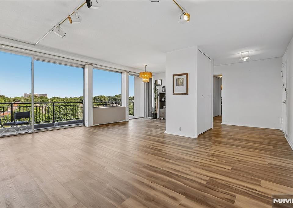 1st image of 3 Horizon Rd APT 1021