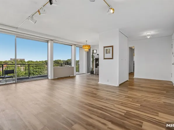 3 Horizon Rd APT 1021, Fort Lee, NJ 07024