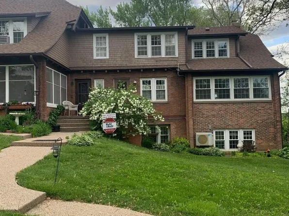 2 Breezy Point Rd #2, Clinton, IA 52732