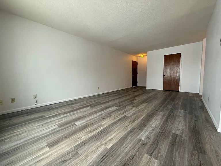 1116 2nd Street SE - Uptown Apartments — Photo 28