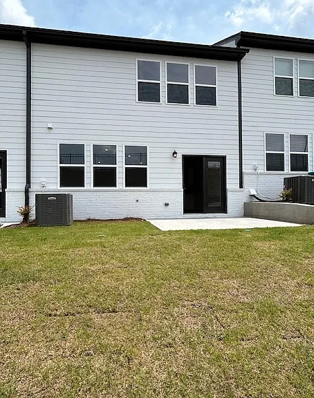 Nice backyard with sit out area