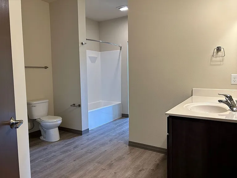 Madison Apartments — Photo 128