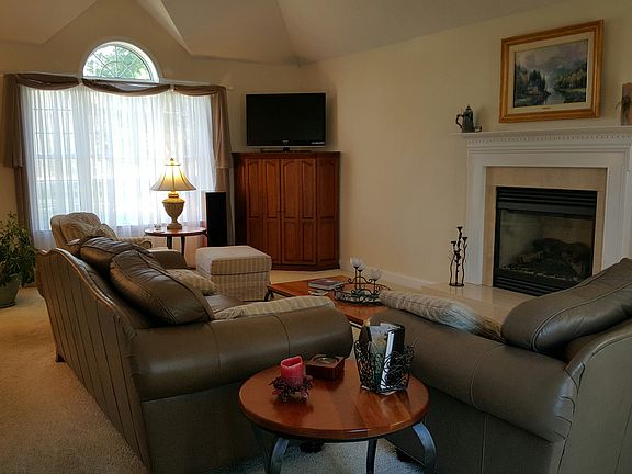 Family Room w/Gas Fireplace