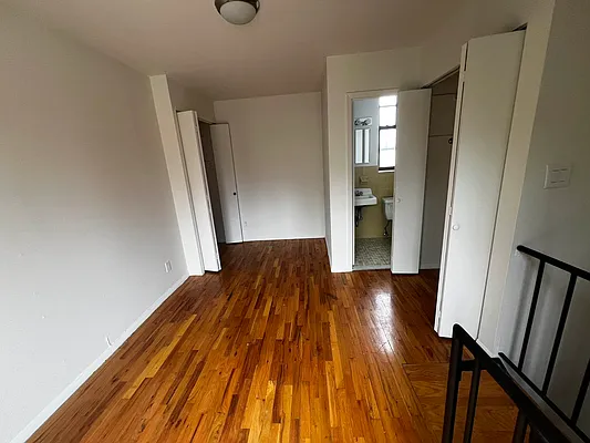 Rented by Salon Realty Corp | media 3