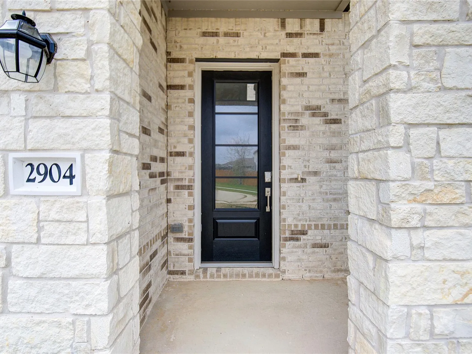 3 bed, 2.0 bath, 1602 sqft, $2,190 — Photo 3