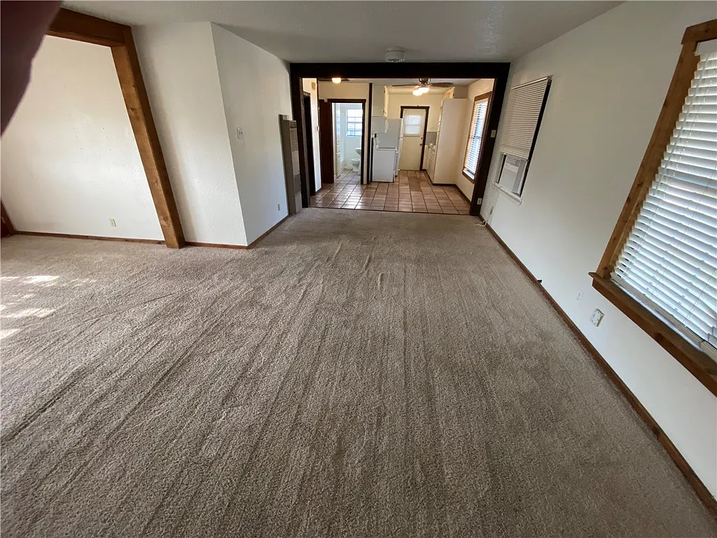 2 bed, 1000 sqft, $1,200 — Photo 3