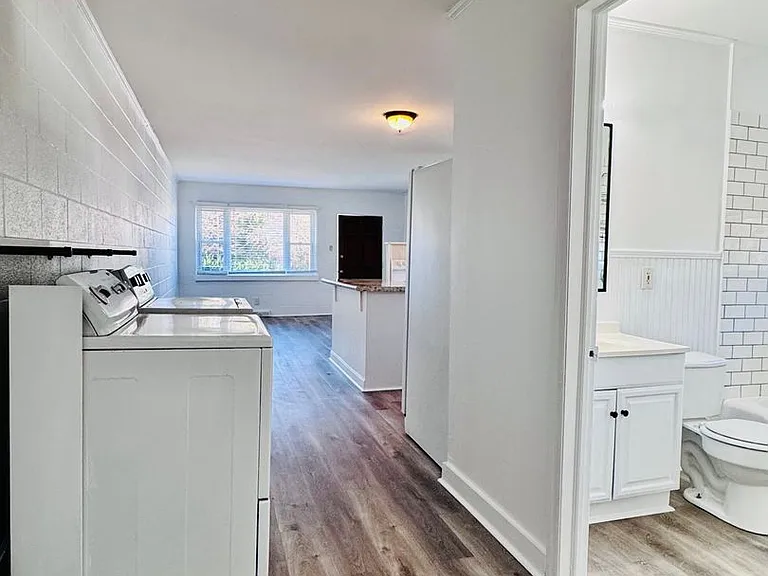 826 N Main St — Photo 8