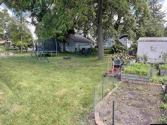 2nd image of 218 E 12th St