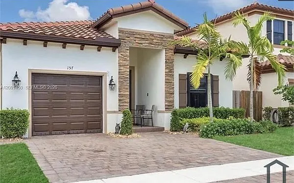 4 bed, $3,500 — Photo 1