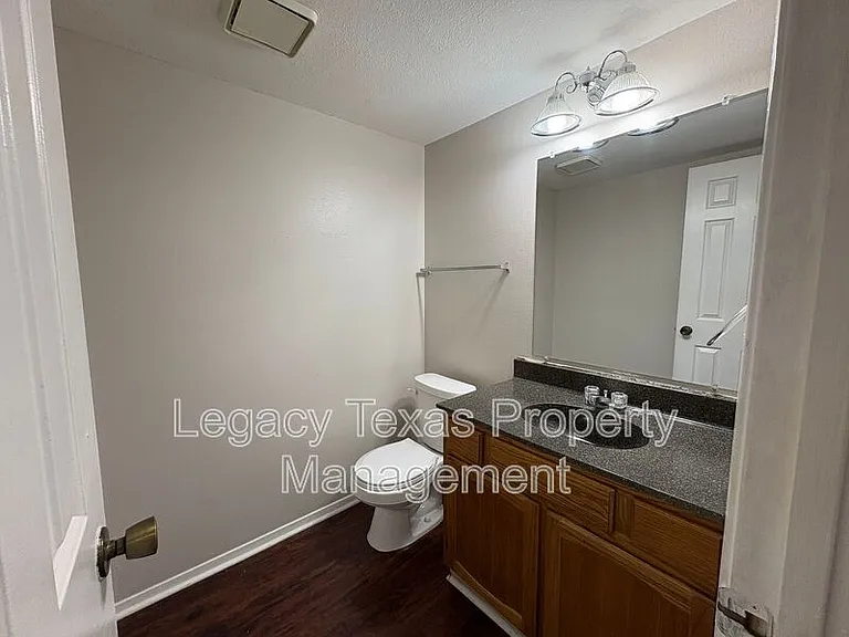 1401 Courtney Pl #C — Photo 24