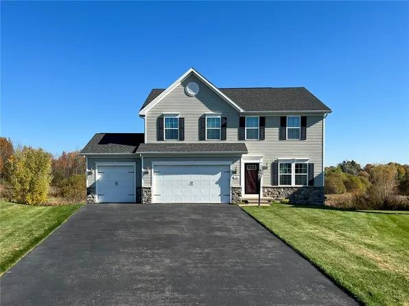 58 Saldo Ln, Penfield, NY 14526