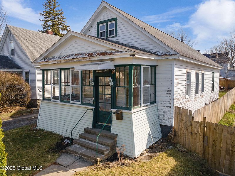 2nd image of 826 Raymond Street