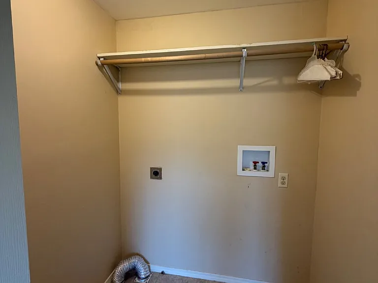 888 Evergreen Ave — Photo 6