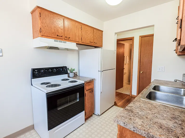 Randolph Apartments — Photo 34