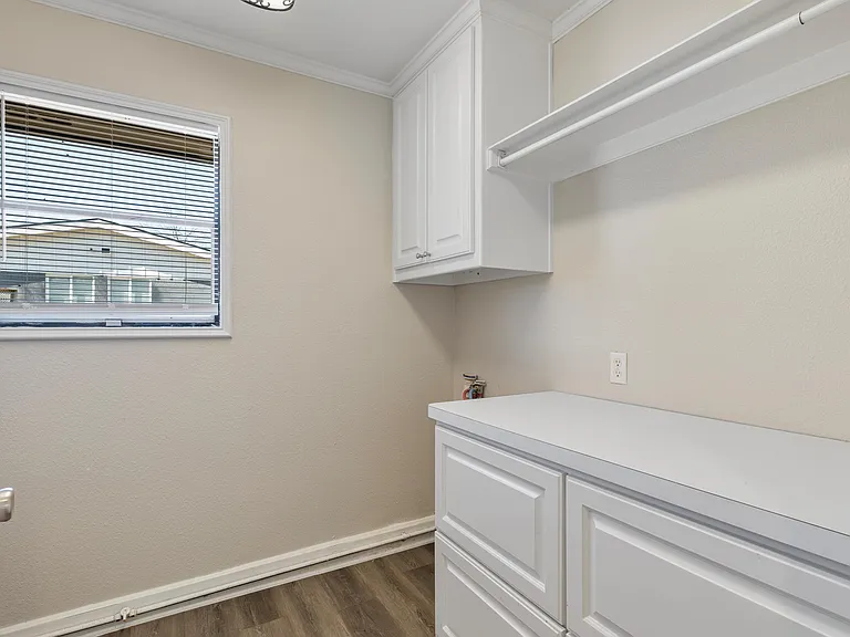506 E White St — Photo 13