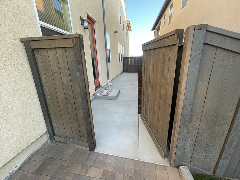 2398 Calle Grandon — Photo 4