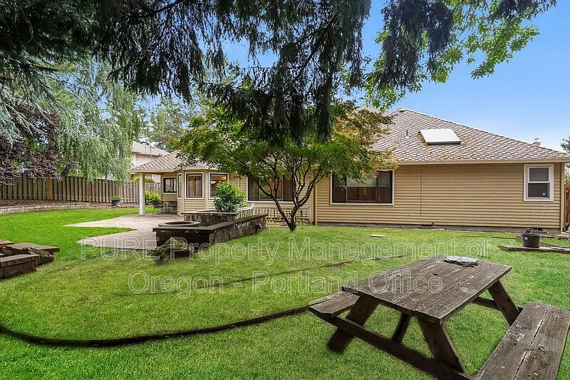 4 bed, 3.0 bath, 3161 sqft, $4,495 — Photo 4