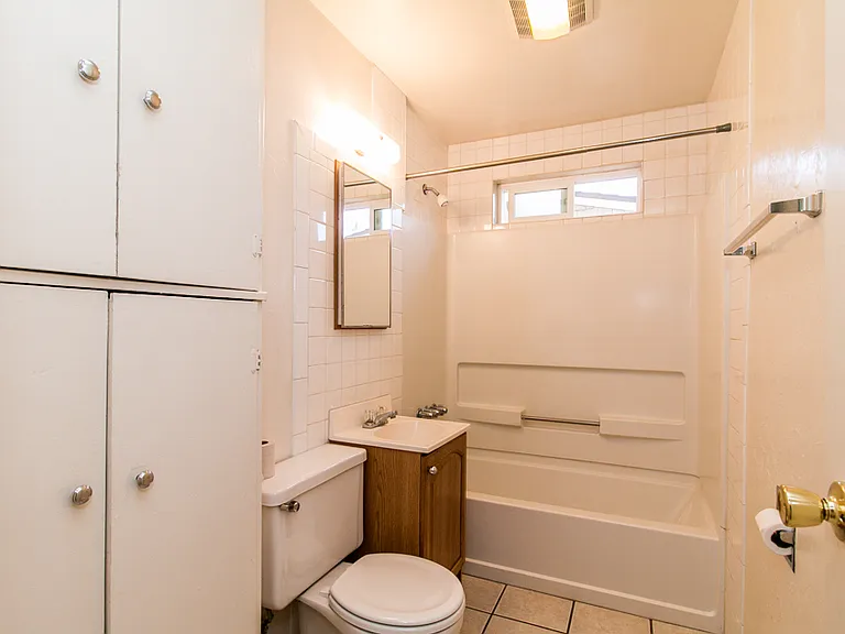 121 W D St — Photo 5