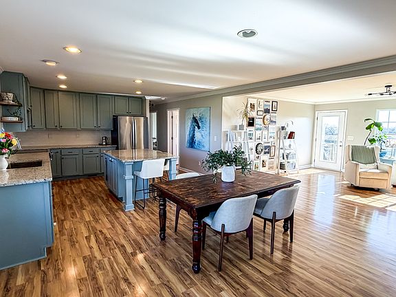 4th image of 1009 McCormick Xing