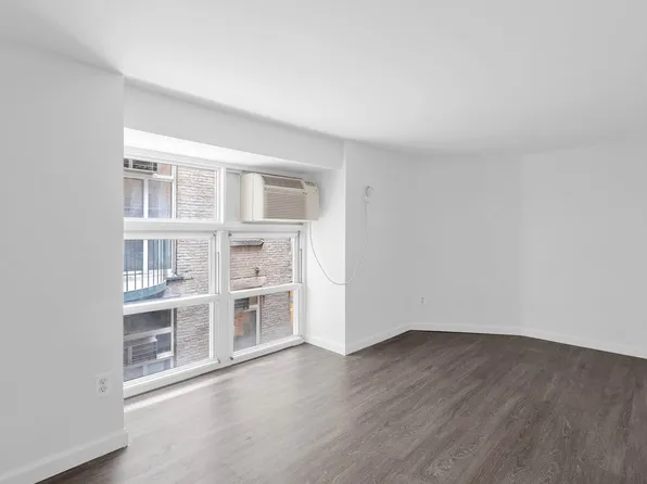 88 Fulton Street image 7 of 12