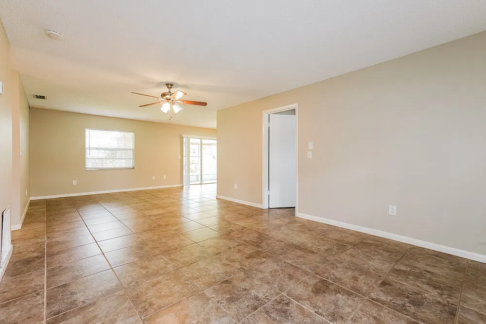 3 bed, 2.0 bath, 1320 sqft, $1,965 — Photo 3