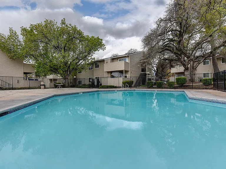Pepperwood Knoll Apartments — Photo 14