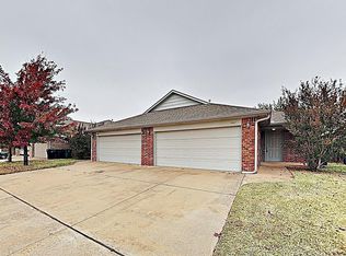 11017 SW 5th St, Yukon, OK 73099