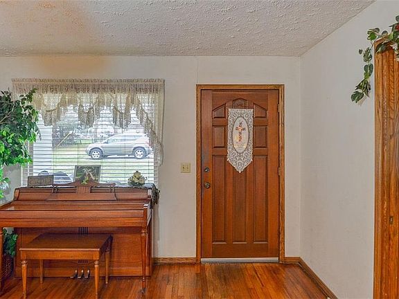 4th image of 5812 S Coleman Dr