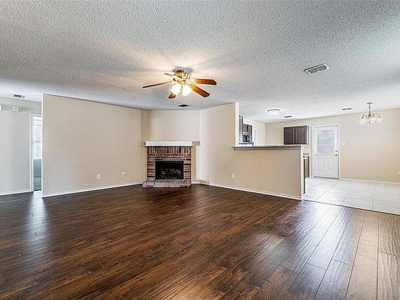 5th image of 1109 Annie Oakley Dr