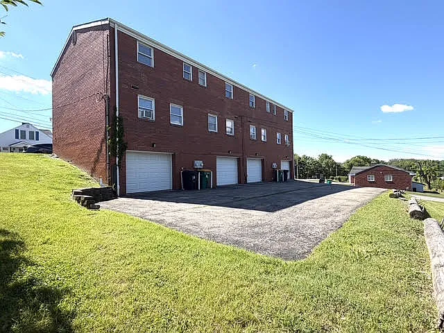 550 Elm St #A — Photo 23