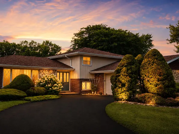 8823 Prestwick Ln, Orland Park, IL 60462