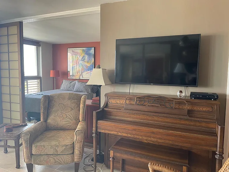 Piano, Wall Mounted TV (Rotates Out)