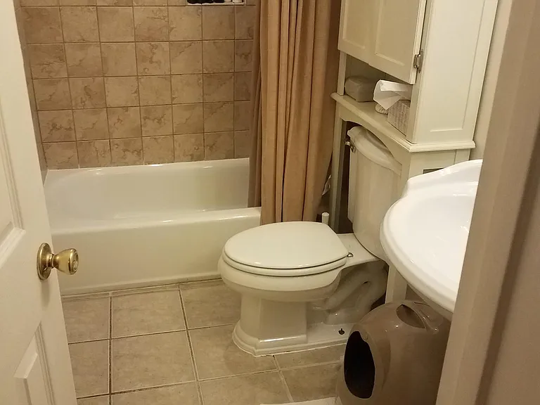1610 Barry Ave #5 — Photo 9