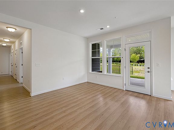 5th image of 5313 Twisting Vine Ln #105