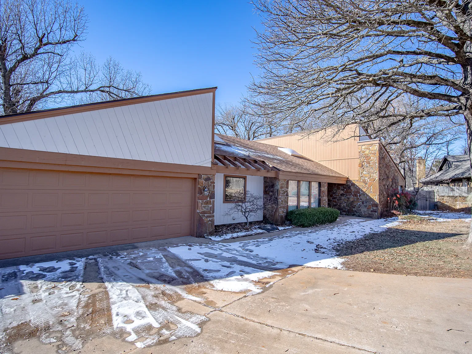3 bed, 2.5 bath, 2160 sqft, $2,395 — Photo 4
