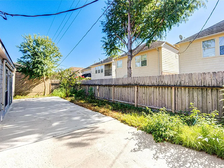 1927 Ash Meadow Dr — Photo 46