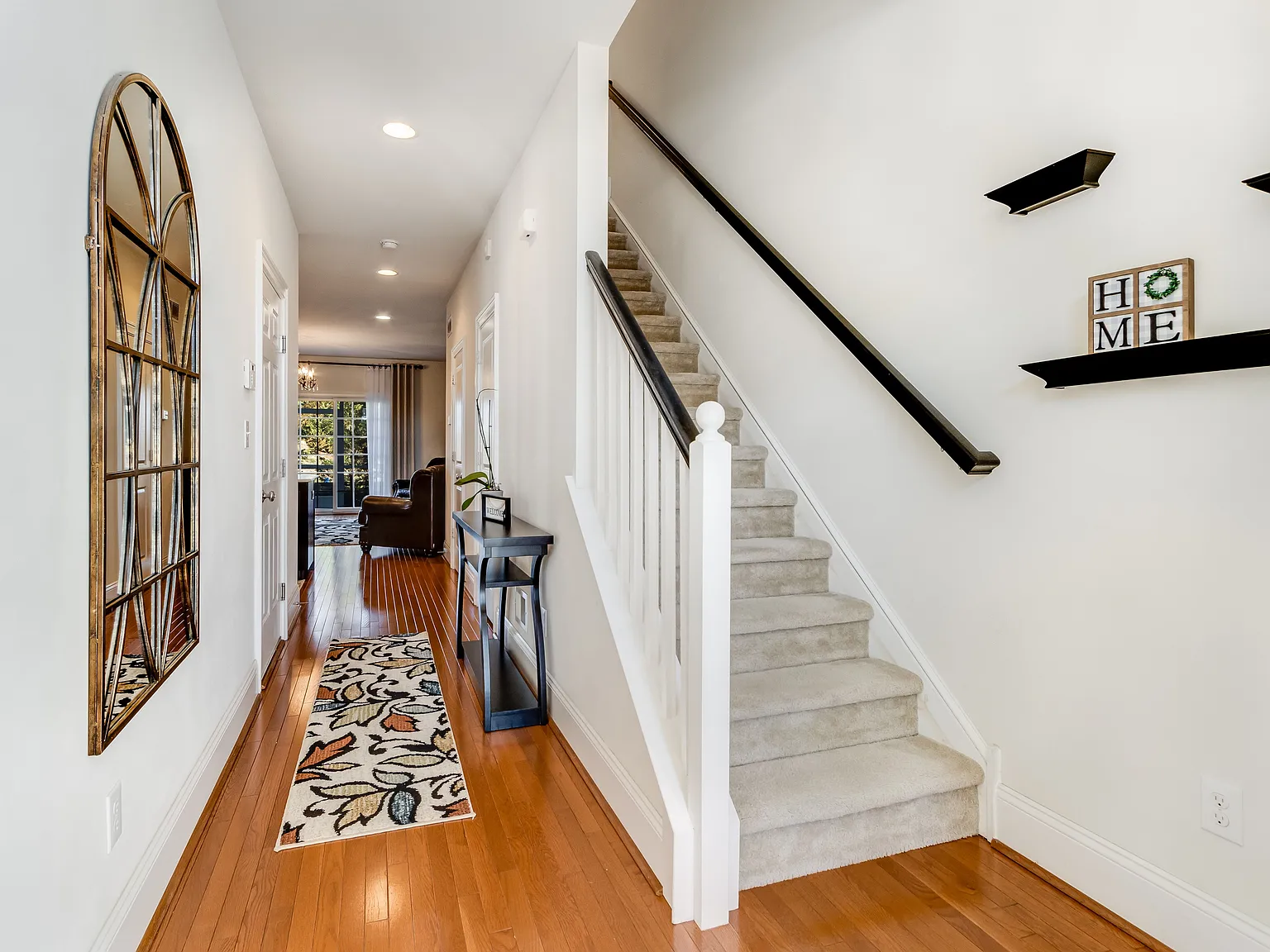3 bed, 3.5 bath, 1900 sqft, $2,500 — Photo 2