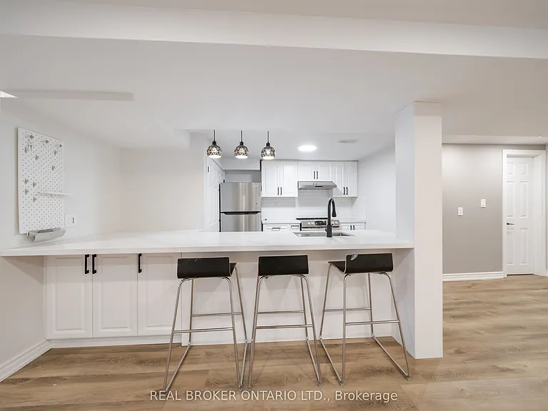 22 Yucatan Rd #LOWER — Photo 6