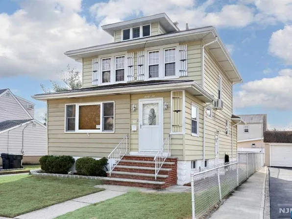 32 Harcourt Ave, Bergenfield, NJ 07621