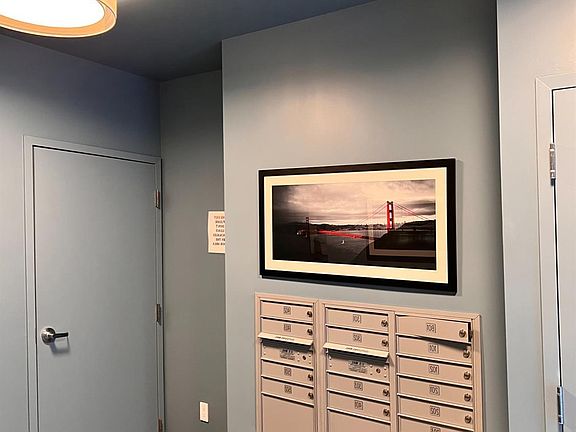 4th image of 824 Hyde St #201