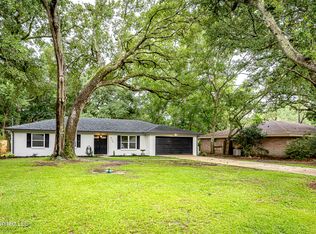 825 Graveline Rd, Gautier, MS 39553