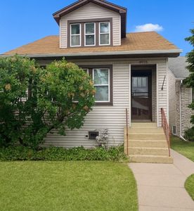 5926 N Nagle Ave, Chicago, IL, 60646