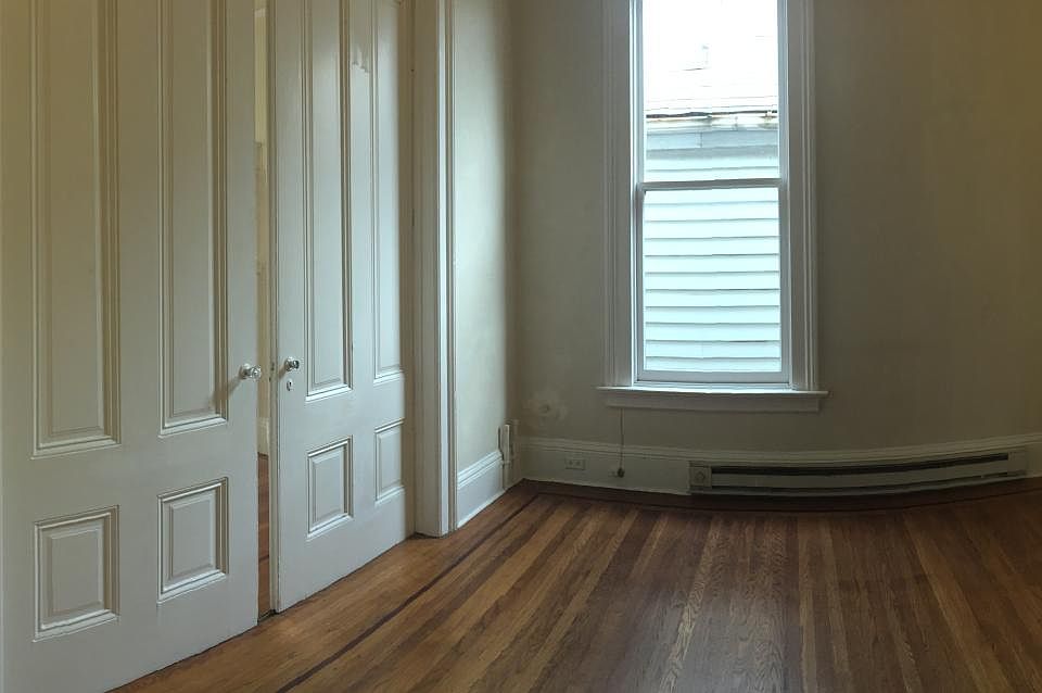 2nd image of 2237 Pine St