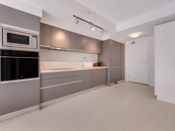 180 E 2nd Ave #628, Vancouver, BC V5T 0K4