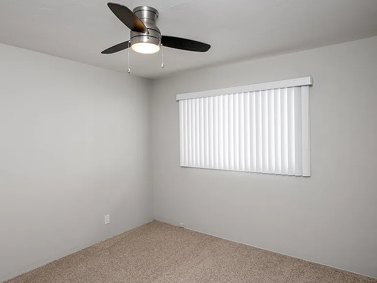 320 N Howard St — Photo 13