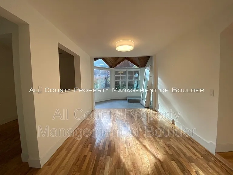 528 Pearl St — Photo 13