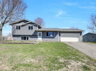 5481 Starling Dr, Monticello, MN 55362