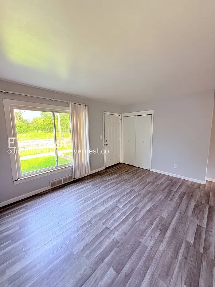 2 bed, 1.0 bath, 950 sqft, $1,045 — Photo 3