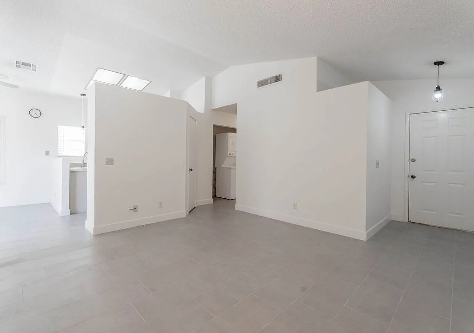 7045 Sawtooth Drive, Las Vegas, NV 89119 — Photo 2